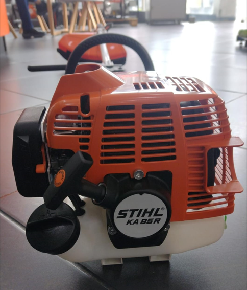 Multifuncional Stihl KA 85R con acople de cortasetos